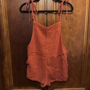 Abercrombie & Fitch Gauzy Short Overalls Romper in Rust Size Medium, Short